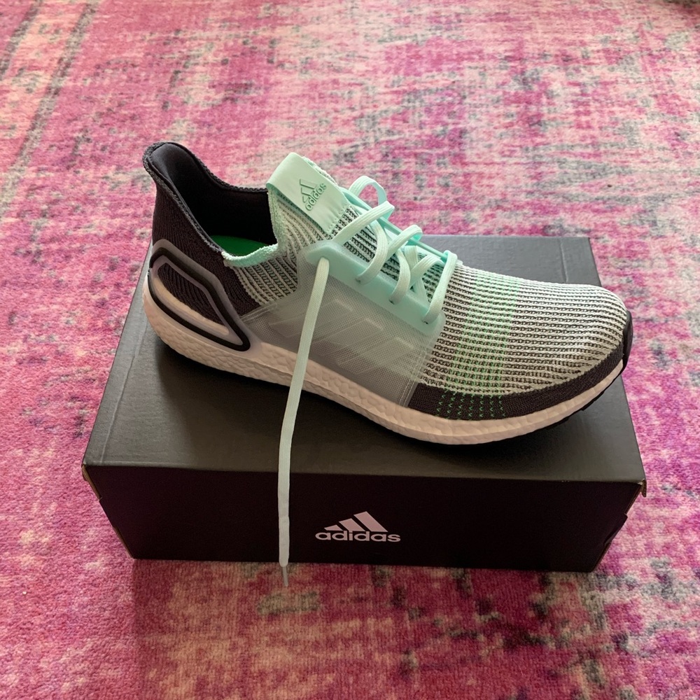 NWT  Men’s Adidas Ultraboost size 13